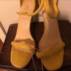 Summer time fun sandal 😍